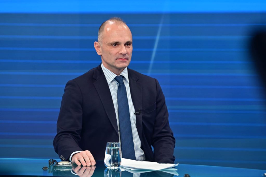 Филипче побара од пратениците да ја потпишат предлог-резолуцијата на СДСМ против примање мигранти во земјава