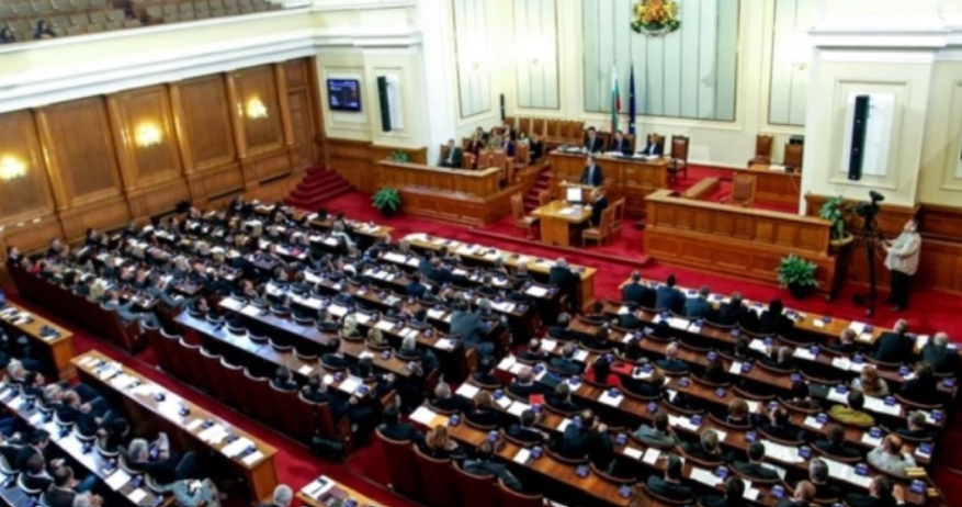 Парламентот на Бугарија едногласно ја прифати оставката на владата
