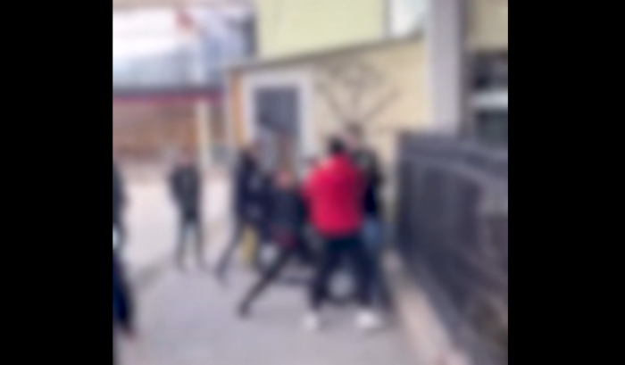 Обвинителството бара постапка против пет малолетници за насилство во училишен двор во Сарај