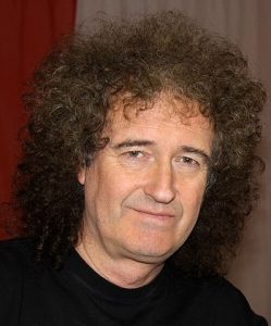 На денешен ден во 2022 година легендарниот гитарист на Queen, Брајан Меј, беше одликуван со витешка титула