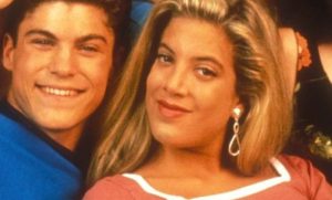 (ФОТО) Дона и Дејвид од „Беверли Хилс“ 35 години подоцна а обожавателите се во ТРАНС: Тие беа златен тинејџерски пар, а потоа животот им ги покажал забите