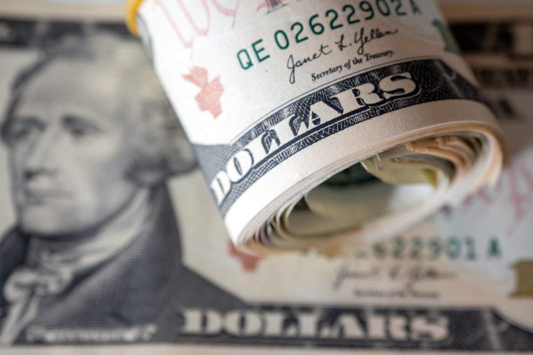 Доларот на пат годинава да изгуби повеќе од 9 отсто