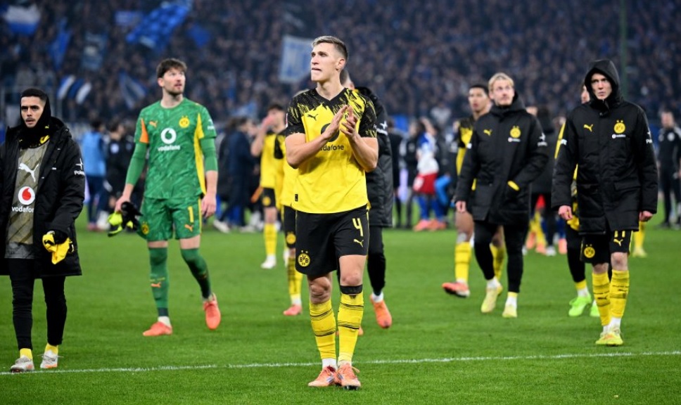 Барса ќе извиси за Шлотербек, тој преферира трансфер во Реал или во Баерн