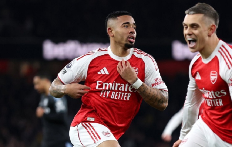 Арсенал ја демолира Астон Вила, Јунајтед се сопна против најслабиот тим во Премиер-лигата (ВИДЕО)