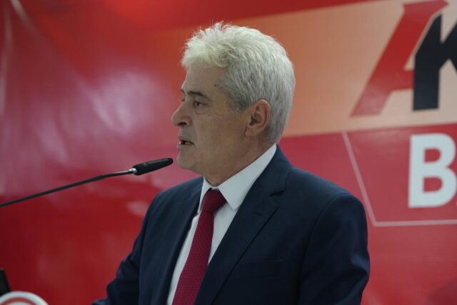 „Ако мисли дека вака ќе ја растури Македонија можам да порачам дека нема да победи на овој начин“, вели лидерот на СДСМ за пораките на Ахмети