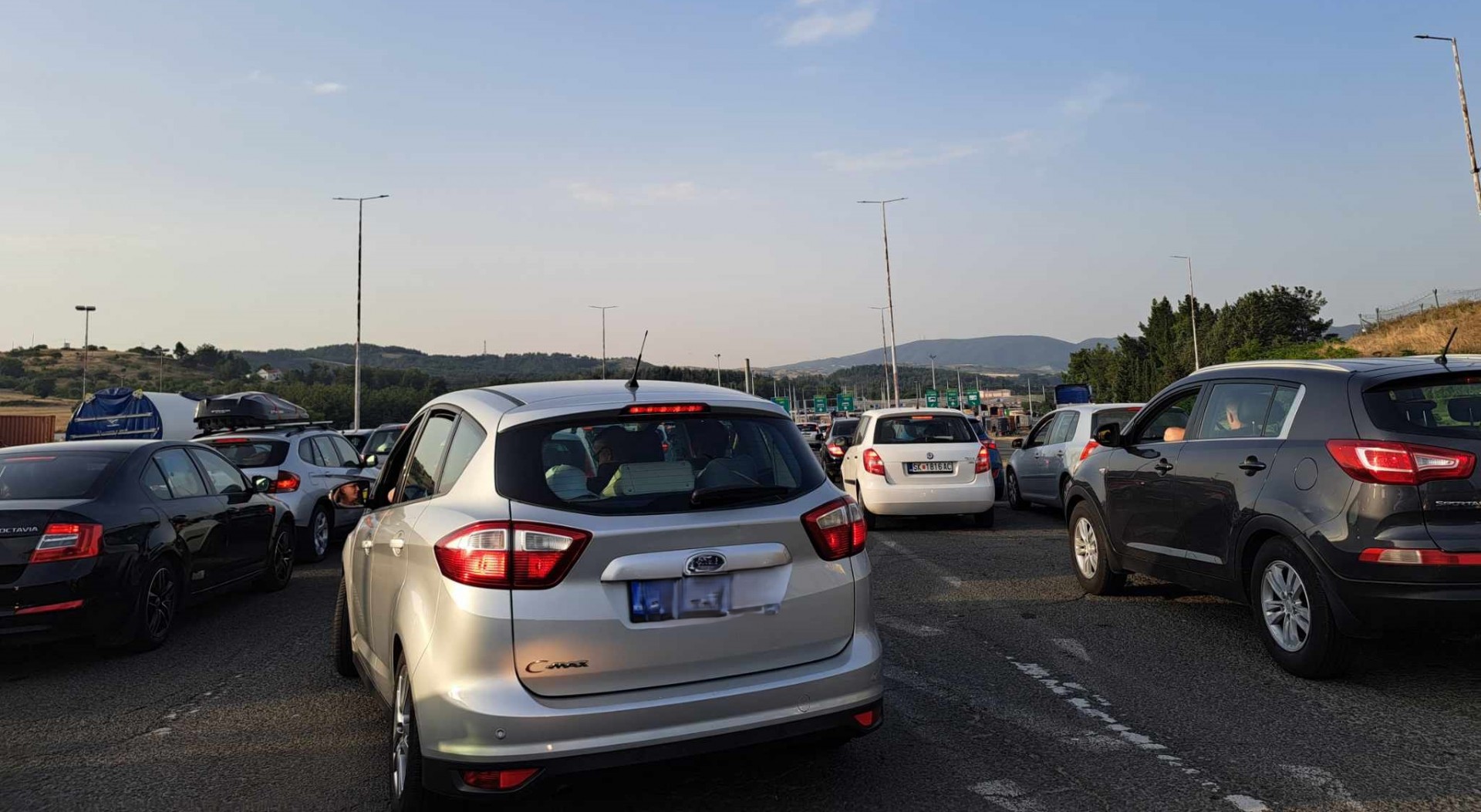 За 24 часа 12.500 македонски државјани се вратија дома