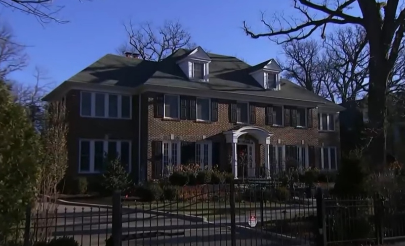 По повеќе од 30 години: Ова е приказната за куќата што стана симбол на Божиќ