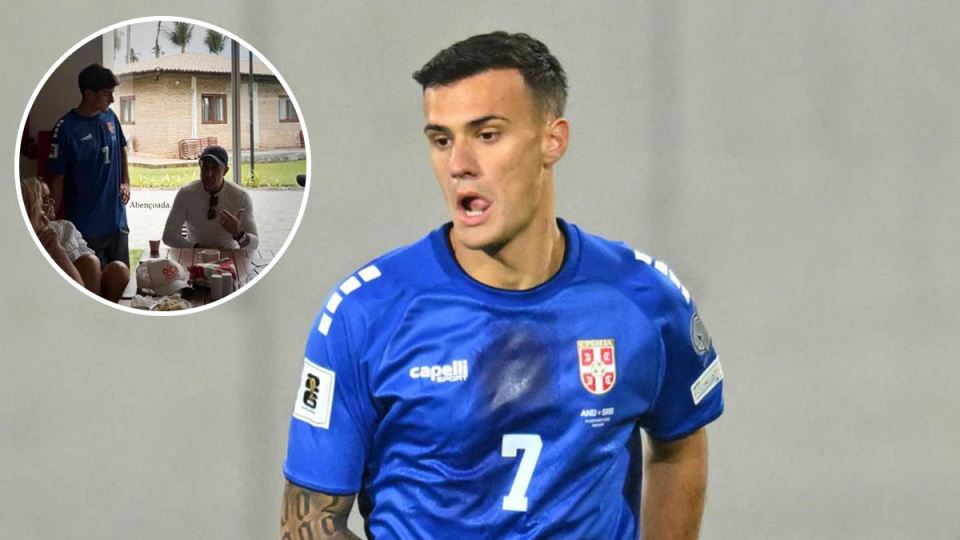 Албанците полудеа – синот на нивниот селектор се сликал во дрес на Србија (ФОТО)