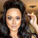 (Фото) Дали е ова најубавата елка на естрадата? „Жена од султана“ ги воодушеви сите со глетката