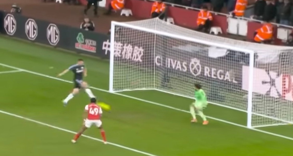 Фудбалер на Астон Вила се посрамоти: Против Арсенал го имаше можеби и промашувањето на сезоната (ВИДЕО)