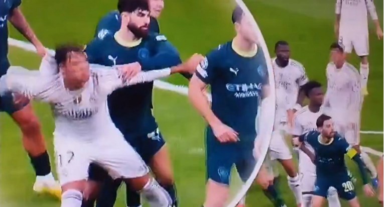 Навивачите на Реал се бесни: Ова не е пенал, само се тестира издржливоста на нашиот дрес (Фото)