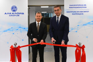 Пуштена во употреба новата микробиолошка лабораторија за квалитет на „Алкалоид“ при официјалната посета на владина делегација на компанијата