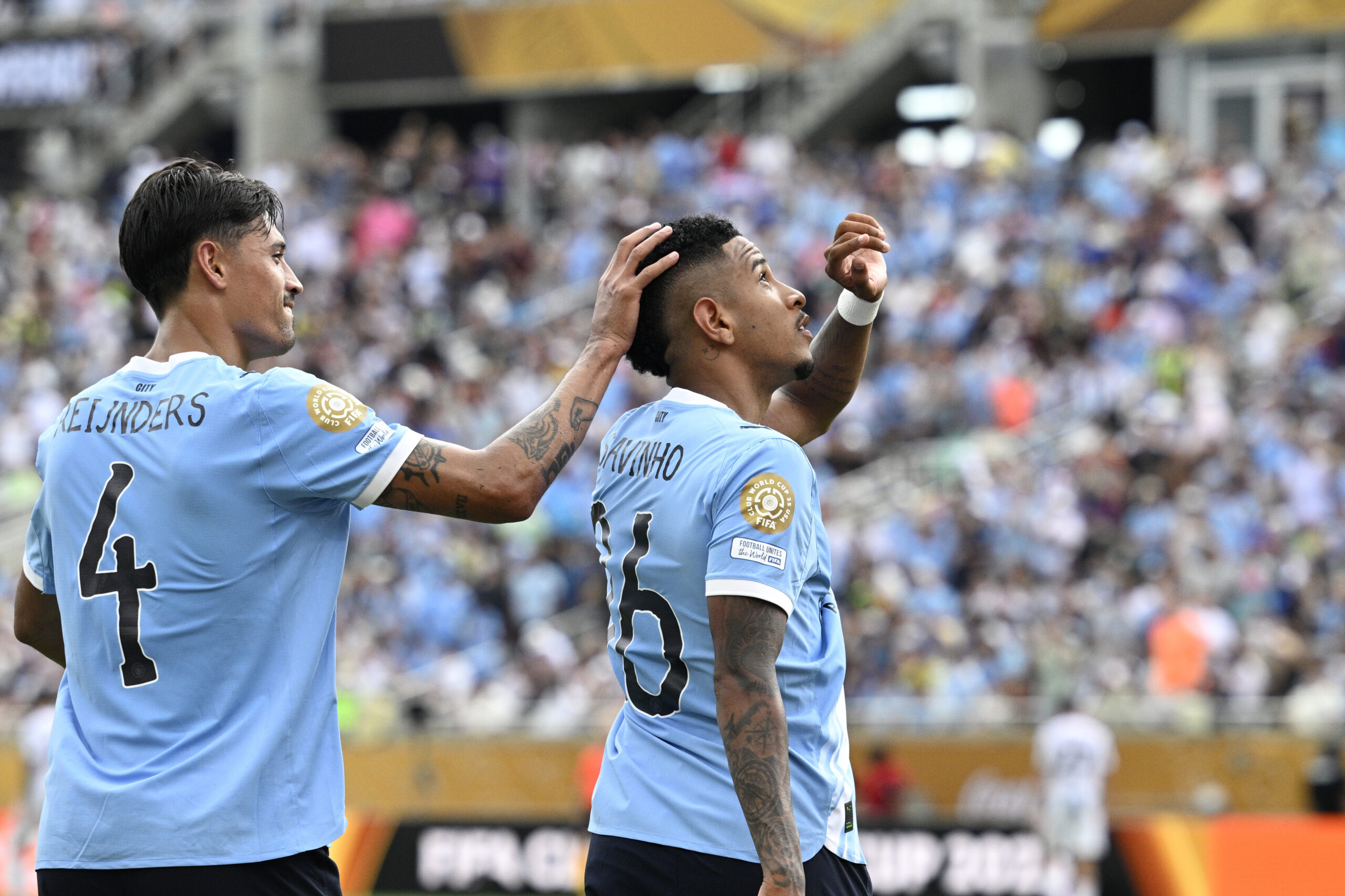 Дефинитивно си заминува од Манчестер и се сели во Лондон