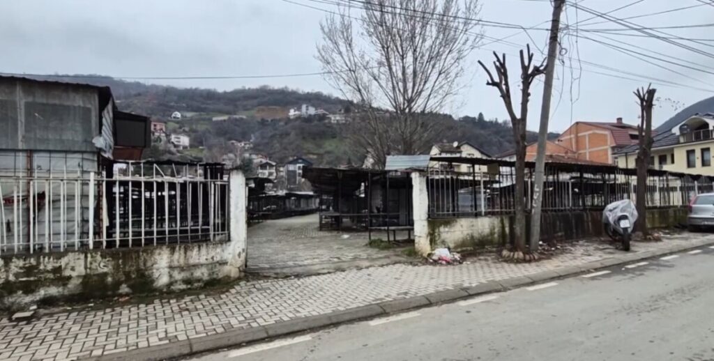 Рок од една недела за ослободување на „Женскиот пазар“, Муфтиството попушти – продавачите ќе работат до август