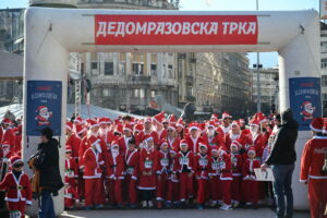 Скопје се подготвува за највеселата празнична „Дедомразовска трка“ (ВИДЕО/ ФОТО)