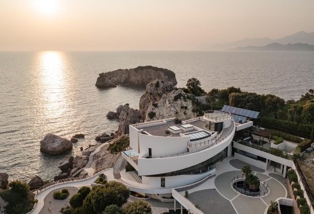 Куќа од 40 минути одење: Continuum покрај Улцињ (ВИДЕО)