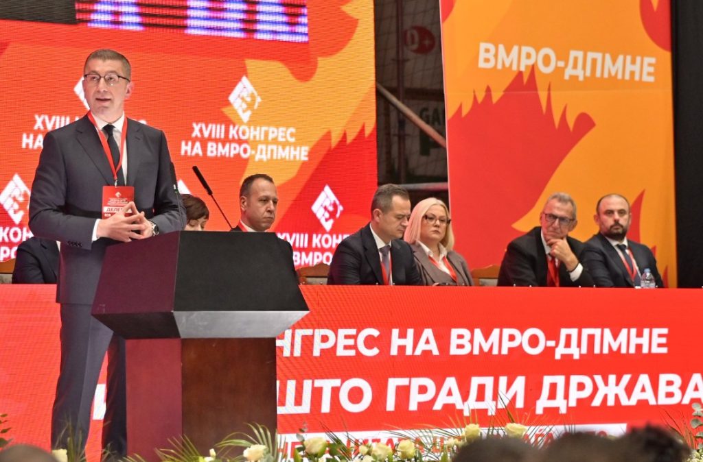 Со 804 гласови од 817 делегати: Мицкоски повторно избран за лидер на ВМРО-ДПМНЕ
