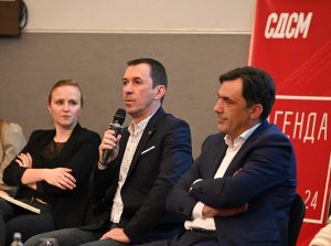 24-годишен скопјанец истепа полицаец на крстосница: со повреди полицискиот службеник е пренесен во болница