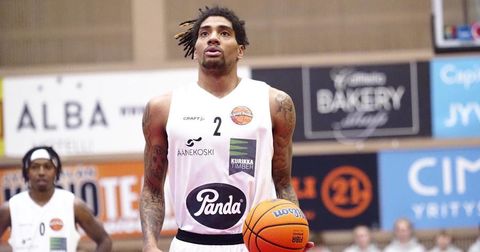 Од македонски Работнички, потпиша во Уругвај