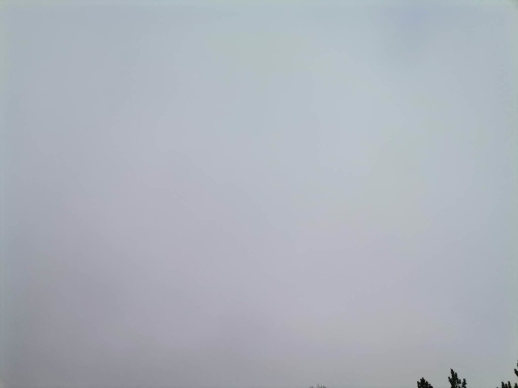 Променливо облачно со дожд, на планините снег и посвежо време