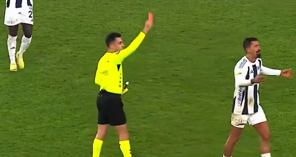 Ваков црвен картон не сте виделе! (ВИДЕО)