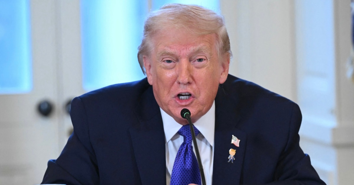 Трамп: Земјите што работат со Иран се соочуваат со царина од 25 насто на трговијата со САД