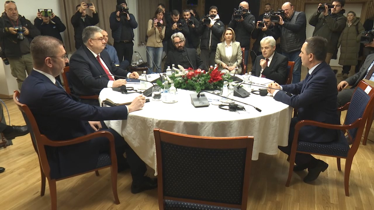 Лидерска средба: Техничката влада нема да се укине, Ахмети договорил тет-а тет средба со Мицкоски