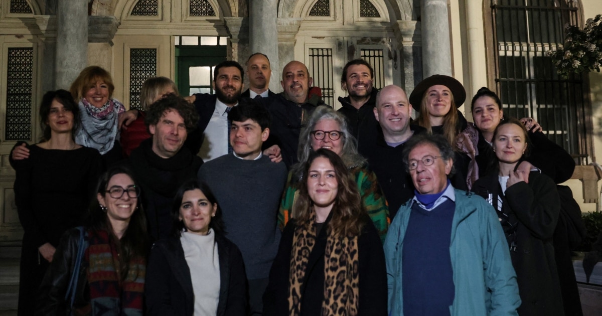 Грчки суд ослободи хуманитарни работници од обвиненија за шверц со мигранти