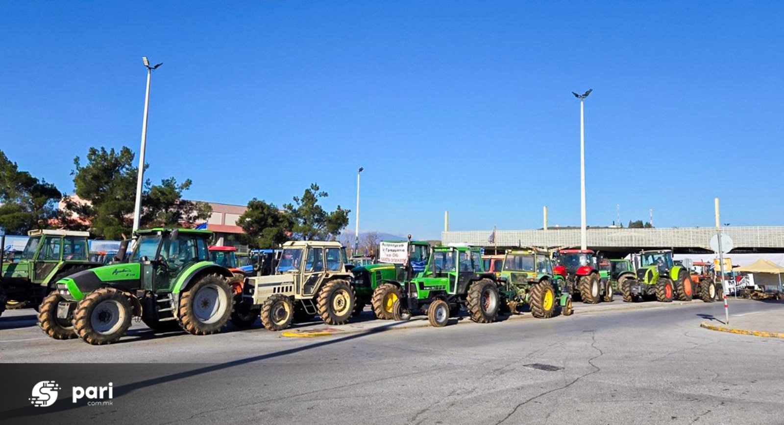ДЕНЕС СЕ ДЕБЛОКИРА ГРАНИЧНИОТ ПРЕМИН КОН ГРЦИЈА, грчките земјоделци ги повлекуваат тракторите, но не и барањата
