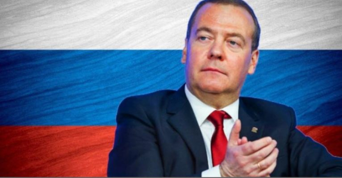 Медведев со порака до Трамп: Побрзајте или Гренлад може да посака да се припои кон Русија