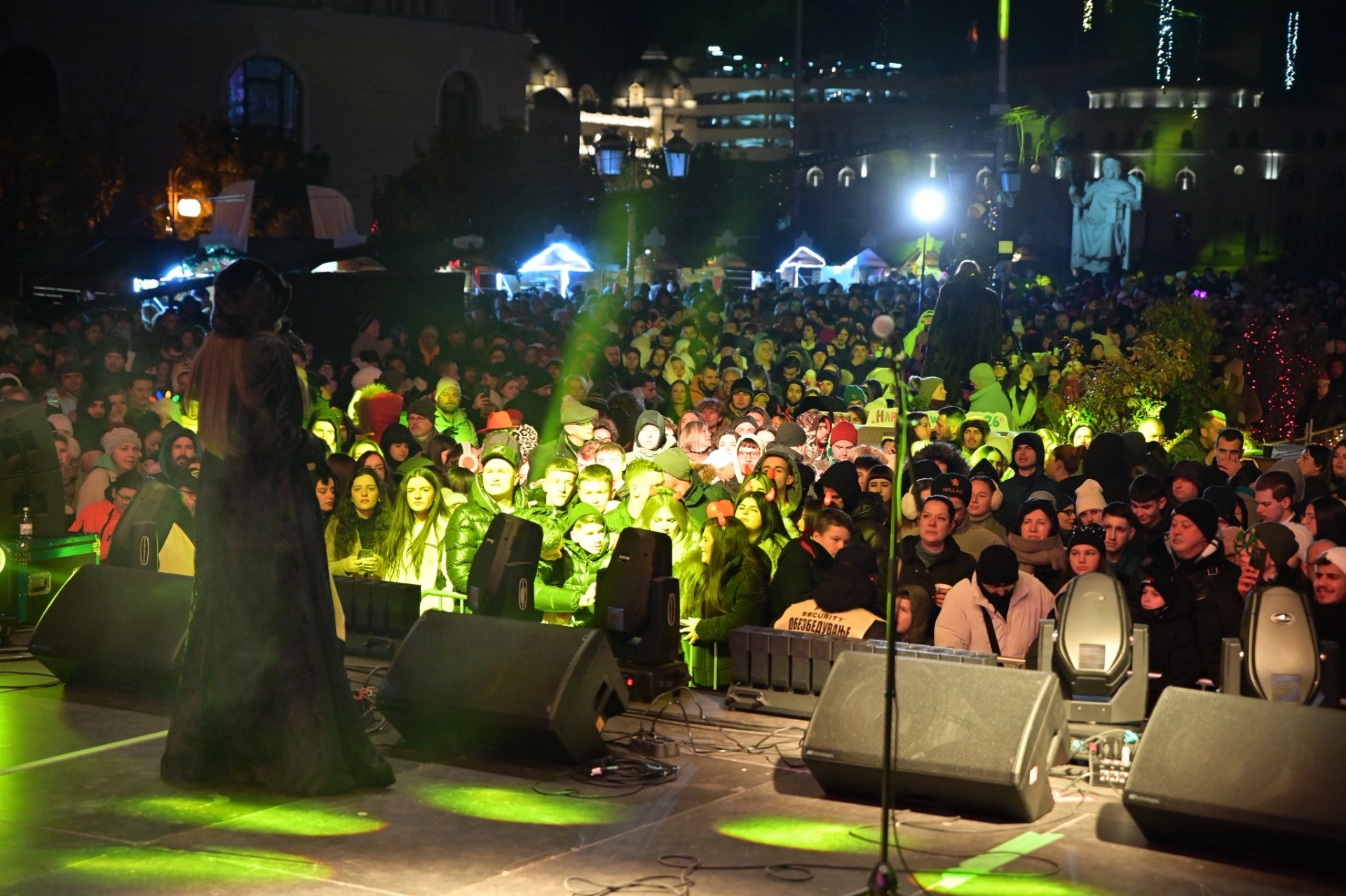 Ѓорѓиевски задоволен од бројот на присутни граѓани на официјалниот дочек на 2026: Ти се поклонувам Скоппје!