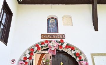 Младата Меланија го претстави музичкиот проект „Вечниот Бог“.