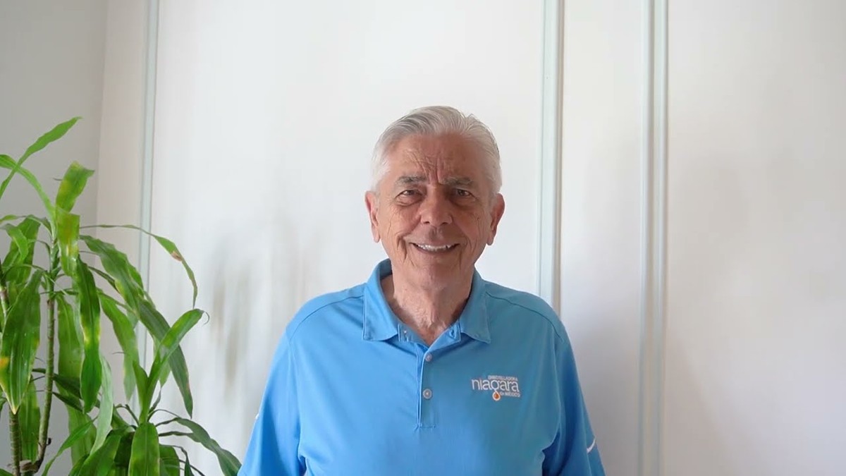 Кој е Енди Пејкоф Сениор – Македонскиот бизнисмен во САД што ја направи водата „најдобар пијалак по најниска цена“