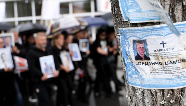 ОБВИНЕТИ 23 ПОЛИЦАЈЦИ ЗА КАТАСТРОФАЛНИОТ ПОЖАР ВО ДИСКОТО „ПУЛС“, 9 ОД НИВ ШТО ВРШЕЛЕ РАЦИЈА НЕ ЈА ЗАПРЕЛЕ ПИРОТЕХНИКАТА КОЈА НЕ БИЛА ПРИЈАВЕНА ВО МВР