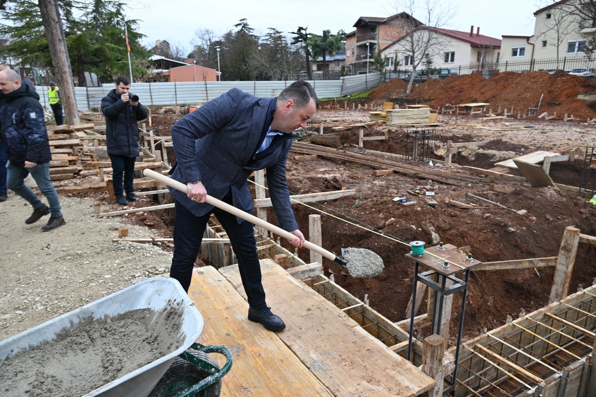 Градоначалникот Стефковски без да ги објави имињата на градежните инвеститори: 2 милиони евра со камата треба да им бидат вратени од Гази Баба