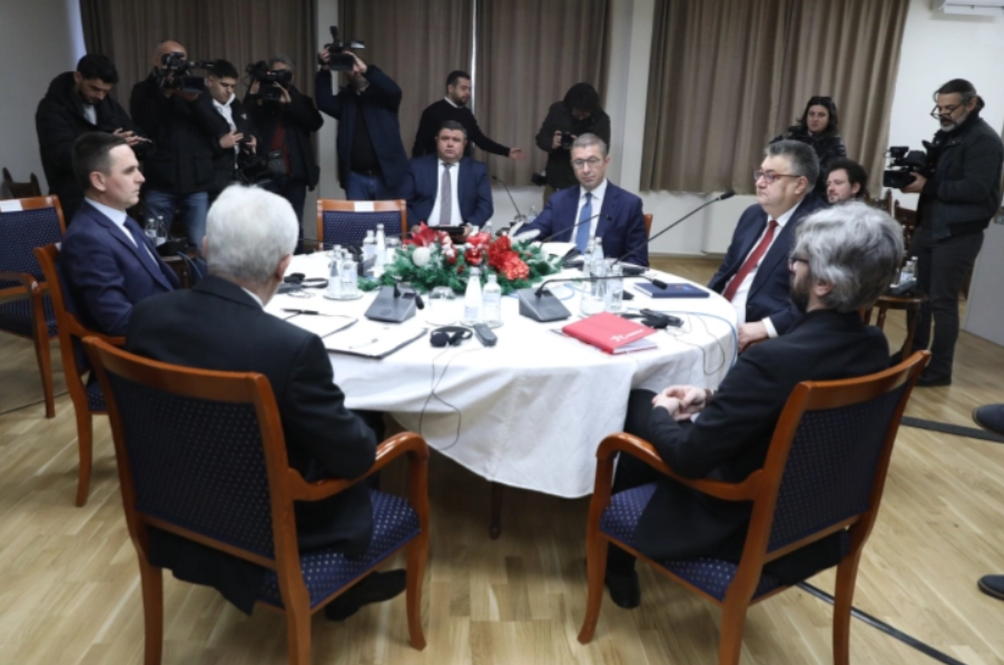 ПОЧНА ЛИДЕРСКАТА СРЕДБА: Филипче не дојде