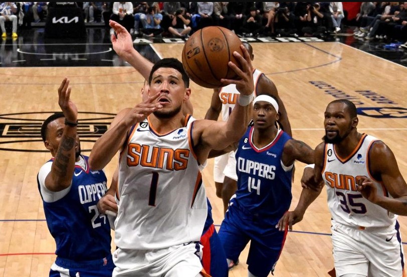 Девин Букер, херојот на Феникс во победата над Оклахома