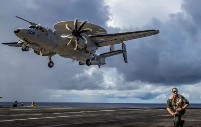 ТРАМП ВЕЛИ ДЕКА ПЛАНИРА ДА РАЗГОВАРА СО ИРАН ДОДЕКА ПЕНТАГОН СЕ СПРЕМА ЗА МОЖНА ВОЕНА АКЦИЈА