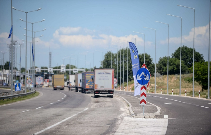 Камионските превозници од БиХ и Србија продолжуваат со блокирање на граничните премини кон ЕУ