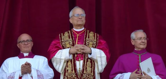 Папата Лав Четиринаесетти повика на мир во Украина откако илјадници цивили останаа без струја и греење