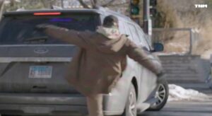 (ВИДЕО) Објавена снимка: Убиениот Алекс Претди во судир со федералните агенти, но една недела претходно