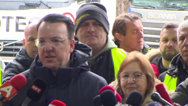 Николоски: Цела година зборувавме со Брисел за проблемот на превозниците, но досега немаа слух