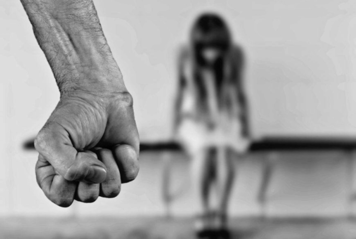 Силувале и сликале малолетничка, па ја уценувале за 20.000 евра - Кумановското обвинителство покрена постапка против двајца осомничени