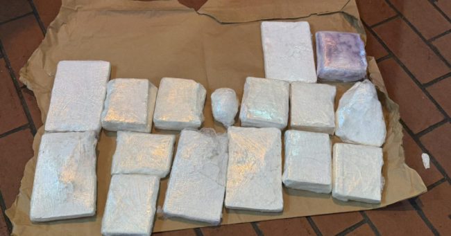 ПРОНАЈДЕНИ 10 КИЛОГРАМИ КОКАИН ВО „БМВ“ ВО СКОПСКО ГОРНО КОЛИЧАНИ