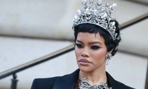 (ВИДЕО+ФОТО) ПОРАДИ УЛОГАТА ЗА КОЈА ДОБИ НАГРАДА, ЦЕЛ СВЕТ ЗБОРУВА ЗА НЕА, А СЕГА ПОКАЖАЛА ДЕКА Е ВИСТИНСКА ЅВЕЗДА СО СТИЛ: Вака во Париз изгледала најатрактивната актерка на денешницата