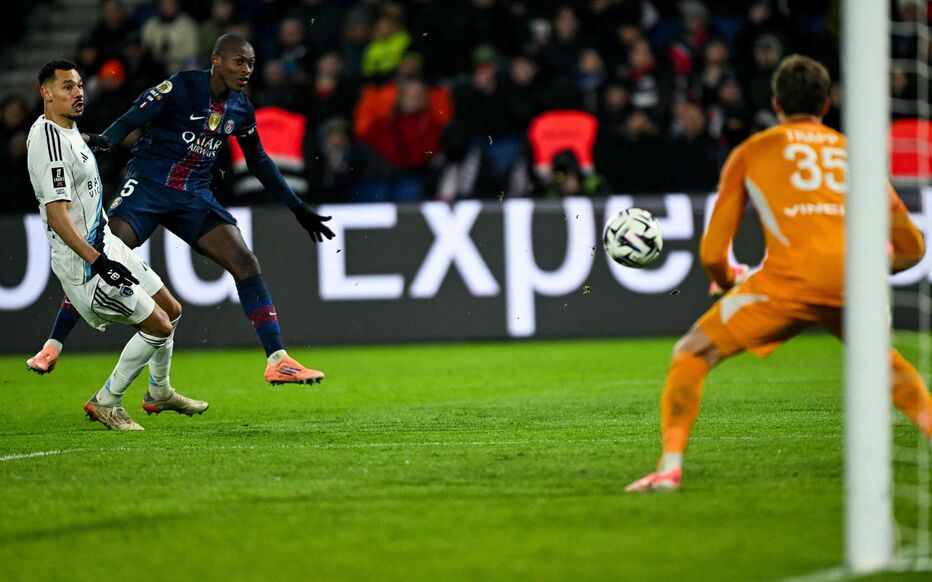 ПСЖ го доби градското дерби