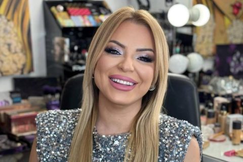 Елена Велевска среде зима ги распосла бујните облини разголена во монокини