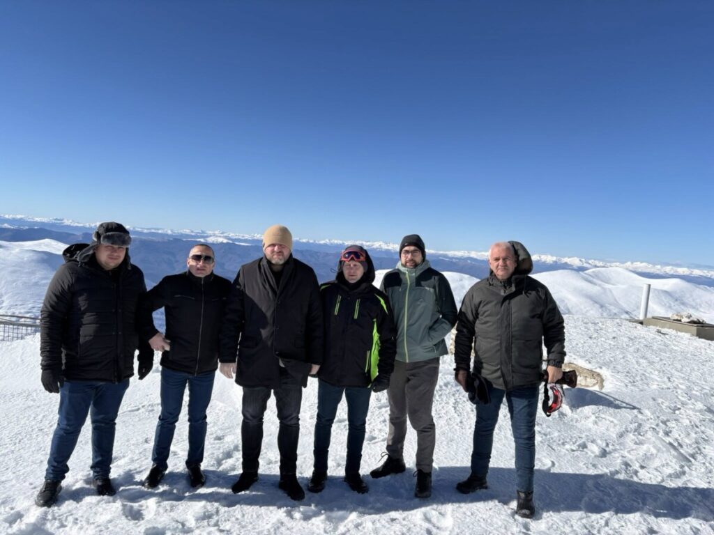 Тошковски ја започна годината со посета на службениците на Солунска Глава, кои на 2500 метри височина го одржуваат телекомуникацискиот систем на МВР во функција