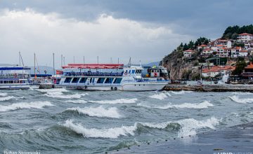 Променливо облачно со повремени врнежи од дожд и снег
