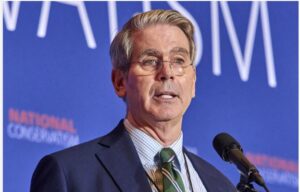 Бесент: „Стаорците го напуштаат бродот“ – иранската елита повлекува милиони долари